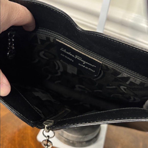 SALVATORE FERRAGAMO GANCINI SHOULDER BAG - Picture 8 of 16